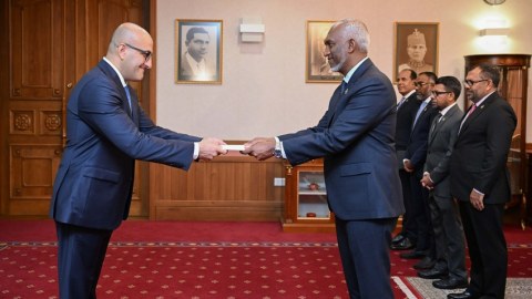Azərbaycan səfiri etimadnaməsini təqdim etdi 