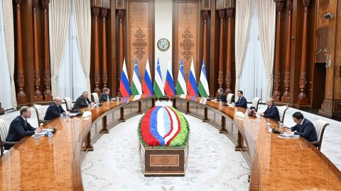 Mirziyoyev Rusiya baş nazirini qəbul edib - FOTO