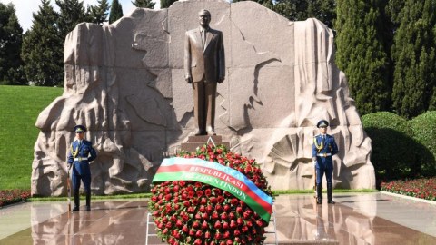 Paralimpiyaçılarımız Fəxri və Şəhidlər xiyabanlarında 