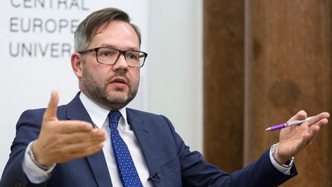 Bundestaqın komitə sədri Qafqaza GƏLİR
