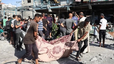 İsrail Qəzzada məktəbi bombaladı - 18 nəfər öldü