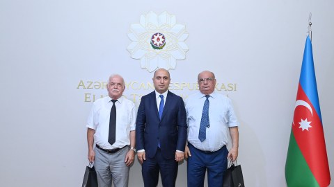 Nazir təqaüd yaşına çatan direktorlarla görüşdü - FOTO