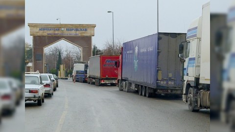 “Qırmızı-Körpü” gömrük postunda 400 yük maşını növbə gözləyir