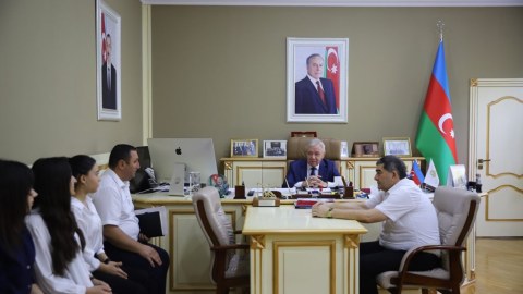 Gəncə Dövlət Universitetinin rektoru yeni tələbələrlə görüşdü