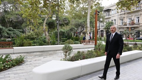 Prezident “Xəqani” bağında - FOTOLAR
