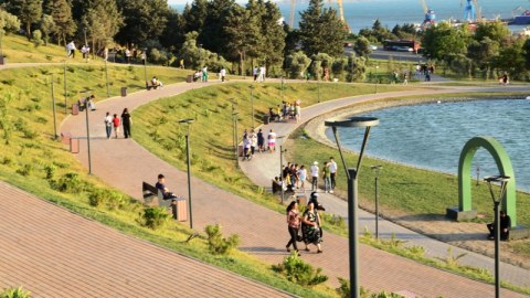 Parklarımızdakı uşaq meydançaları tələblərə cavab vermir - FOTOLAR