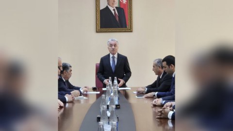 Zeynal Nağdəliyev Rüstəm Xəlilovu kollektivə təqdim etdi