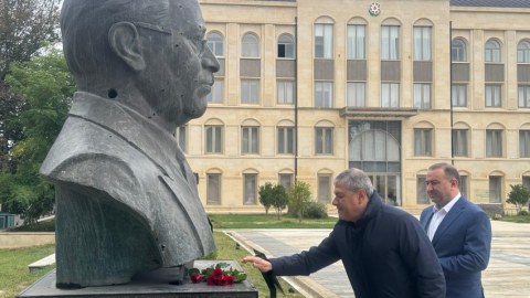 Şuşada güllələnmiş heykəllər ziyarət olundu - FOTO