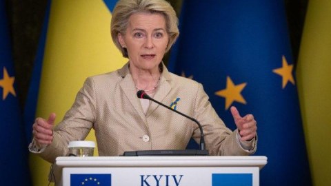 Ursula fon der Leyen sabah Zelenski ilə görüşəcək - Ukraynaya gəlir