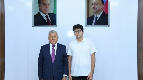 BMU-nun rektoru şəhidin tələbə&nbsp;oğlu ilə görüşüb - FOTO