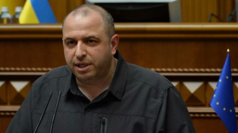Umerov bütün müavinlərini işdən çıxarmaq istəyir