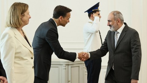 Paşinyan ABŞ rəsmisi ilə sülhdən danışdı