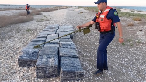 Xəzərdə 300 min manatlıq qaçaqmal aşkarlandı