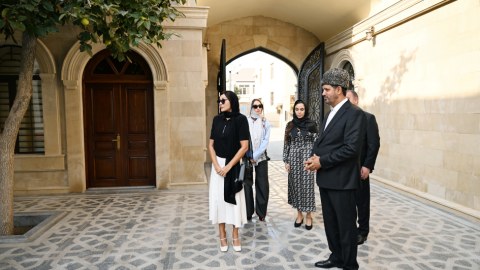 Mehriban Əliyeva və ailə üzvləri Əhmədli məscidində - FOTO