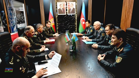 Qazaxıstanla hərbi əməkdaşlıq müzakirə edildi 