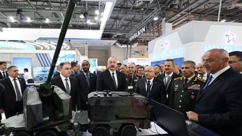 İlham Əliyev Bakıdakı sərgilərdə