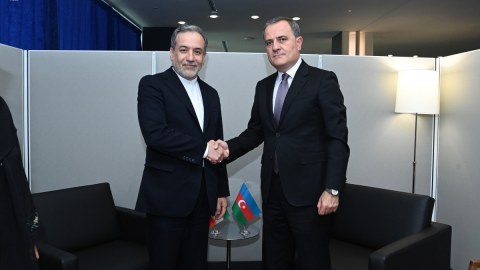 Bayramovla iranlı həmkarı arasında sülh müzakirəsi