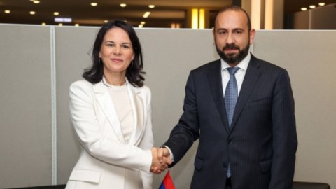 Mirzoyan alman həmkarı ilə görüşdü