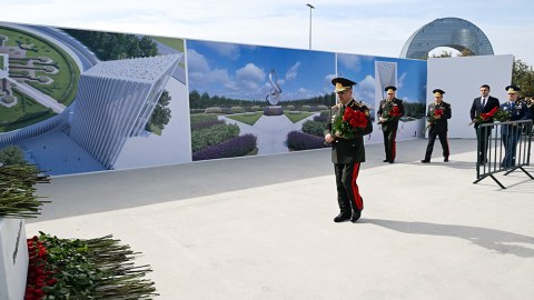 Zakir Həsənov və şəxsi heyət Zəfər parkında - FOTO