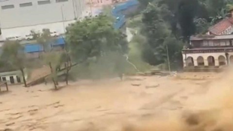 Nepalda daşqınlar - Ölənlərin sayı 100-ü keçdi