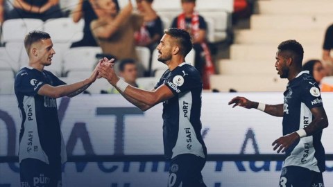 "Fənərbağça" qələbə qazandı 
