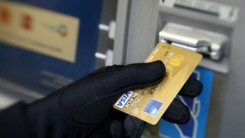 Bank kartından oğurluq edən şəxs saxlanıldı