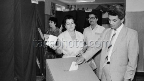 34 il əvvəl: Azərbaycanda ilk çoxpartiyalı SEÇKİ