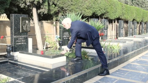 ABŞ səfiri Milli Qəhrəmanımızın məzarını ZİYARƏT EDİB