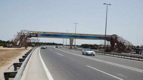 Aeroport yolundakı qoşa xətt silinir
