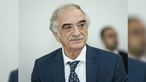 Putin Polad Bülbüloğlunu təltif etdi