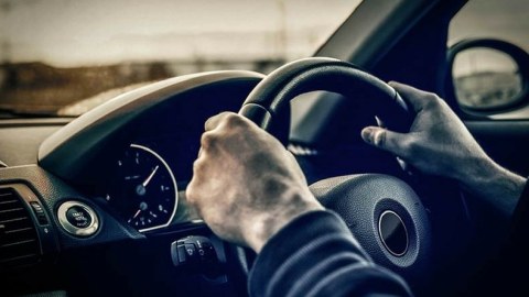 Azərbaycanda bu şəxslərə avtomobil sürmək qadağan edildi - SİYAHI