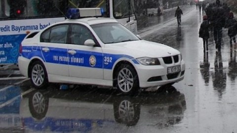 Yol polisi yağışlı hava ilə bağlı sürücülərə müraciət etdi