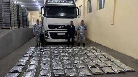 İrandan Rusiyaya meyvə aparan TIR-da 76 kq narkotik aşkarlandı