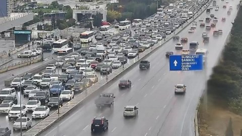 Sürücülərin nəzərinə - Hazırda bu yollarda tıxac var