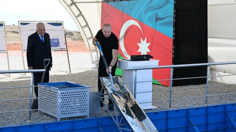 Prezident Cəbrayılda&nbsp;alkoqolsuz içki məhsulları istehsalı kompleksinin təməlini qoydu