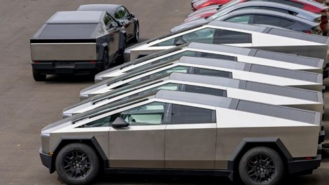 "Tesla" "Cybertruck"ları geri çağırır - SƏBƏB