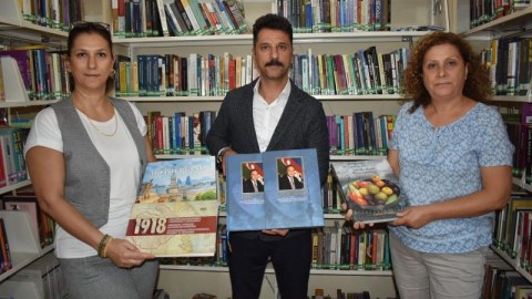 Manisa Xalq Kitabxanasına Azərbaycanla bağlı kitablar hədiyyə edilib