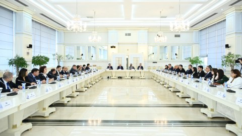 Hüquq siyasəti və dövlət quruculuğu komitəsinin geniş tərkibdə iclası keçirilib