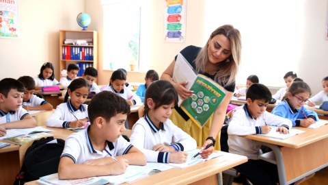 Orta məktəblərdə 151 minə yaxın müəllim fəaliyyət göstərir