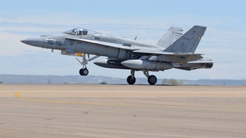 F-18 qəzaya uğradı, ölən var