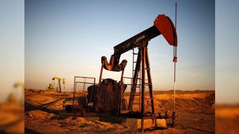 Azərbaycan neftinin qiyməti 81 dolları ÖTÜB