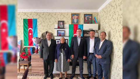 Deputat Mahir Süleymanlı şəhid ailələri ilə bir arada