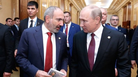 Paşinyan Putinin qəbuluna gəldi