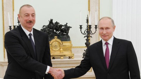 Putin Əliyevi BRİKS sammitinə dəvət edib