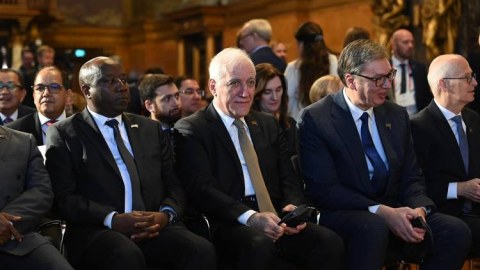 Dekorativ prezident - Xaçaturyan hər ay dövləti XƏRCƏ SALIR
