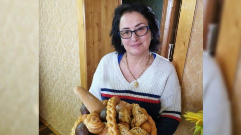 Jurnalist “çörək problemi”nə görə deputatlara müraciət etdi