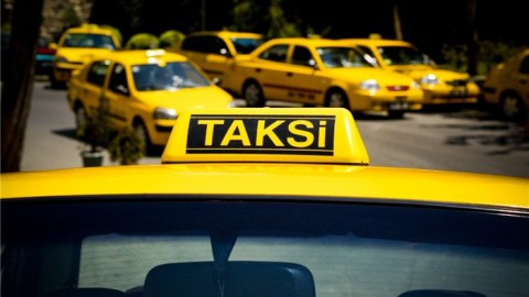 Taksilər avtobus zolağına daxil ola bilər? - AYNA-dan cavab