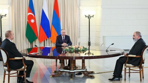 Moskvada üçtərəfli görüşdən imtina edən PAŞİNYAN OLUB