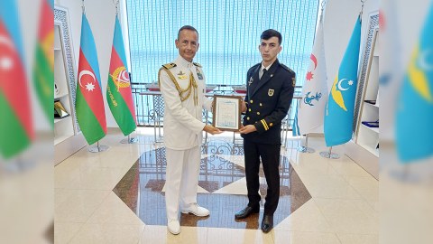 Hərbi dənizçilər təltif edildi