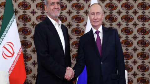 Putin Pezeşkianı Rusiyaya səfərə dəvət etdi